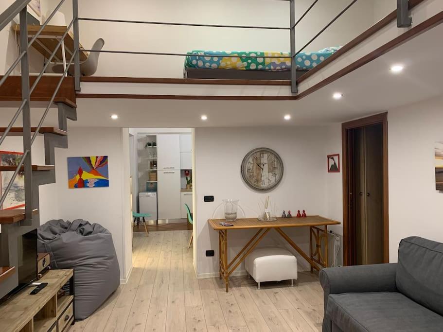 ナポリCasa Via Toledo. Centralissima E Vicina Al Portoアパートメント エクステリア 写真