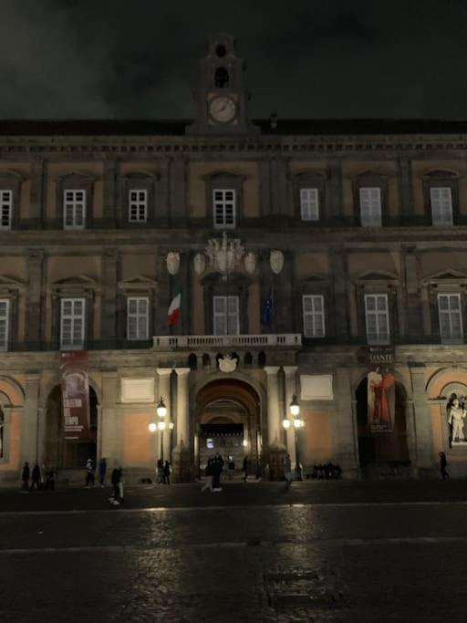 ナポリCasa Via Toledo. Centralissima E Vicina Al Portoアパートメント エクステリア 写真