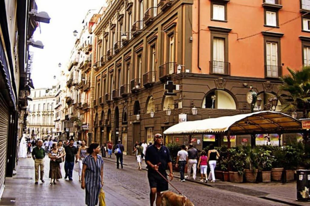 ナポリCasa Via Toledo. Centralissima E Vicina Al Portoアパートメント エクステリア 写真