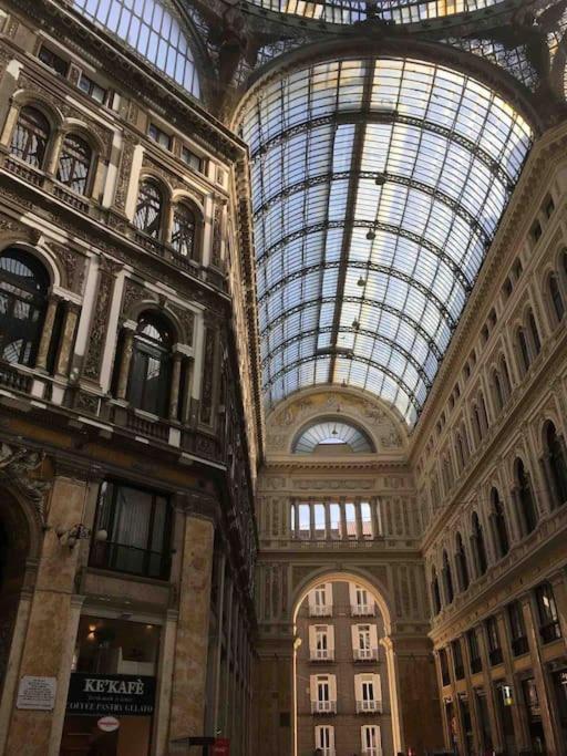 ナポリCasa Via Toledo. Centralissima E Vicina Al Portoアパートメント エクステリア 写真
