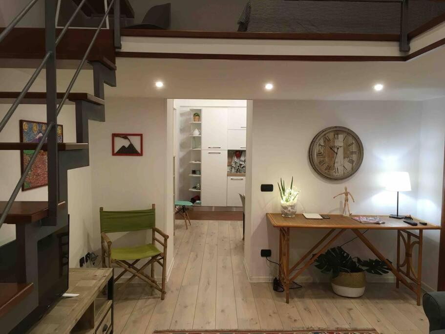 ナポリCasa Via Toledo. Centralissima E Vicina Al Portoアパートメント エクステリア 写真
